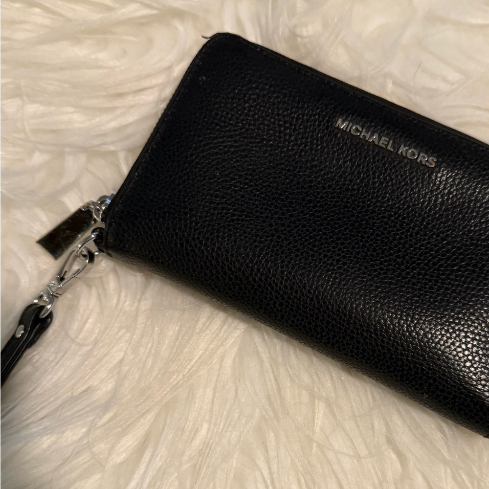 Michael Kors Elegant Black Wallet Pebble Leather Black Wristlet